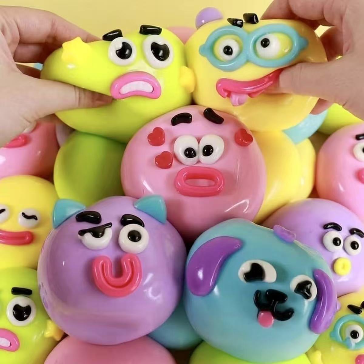 Dog Toys - 2026年新作のかわいい犬の顔が交換可能な低反発スクイッシーおもちゃ、柔らかく柔軟なスムッシャーズ感覚スイーズトイでストレス解消に。