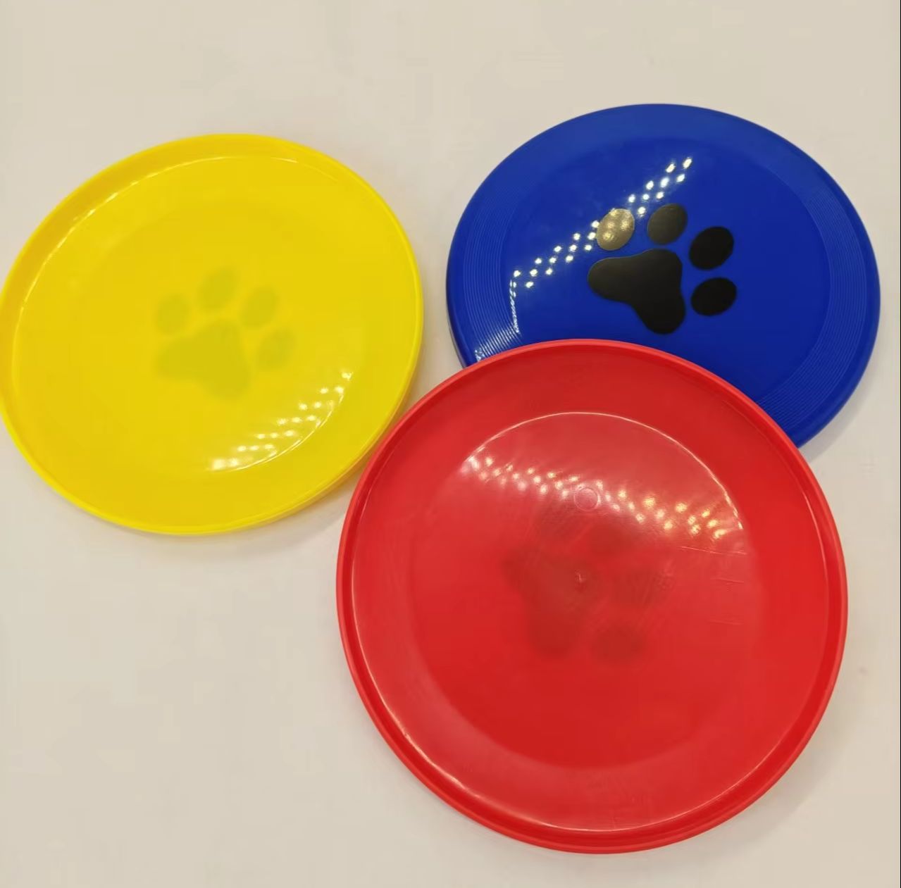 硬質プラスチック製犬用フリスビー 肉球型滑り止めフライングデ - Flying Disc Dog Training Toy のレビューと価格